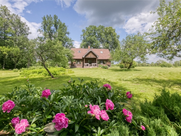Charming Ranch-Style Property Near the Estonian Border