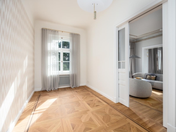 Elegant 2-Bedroom Residence with Views over Bastejkalns Park | Pflūga House