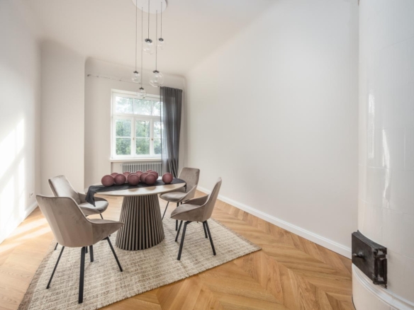 Spacious 1-Bedroom Apartment with Views of Bastejkalns Park, Pflūga House