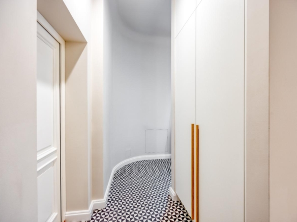Spacious 1-Bedroom Apartment with Views of Bastejkalns Park, Pflūga House