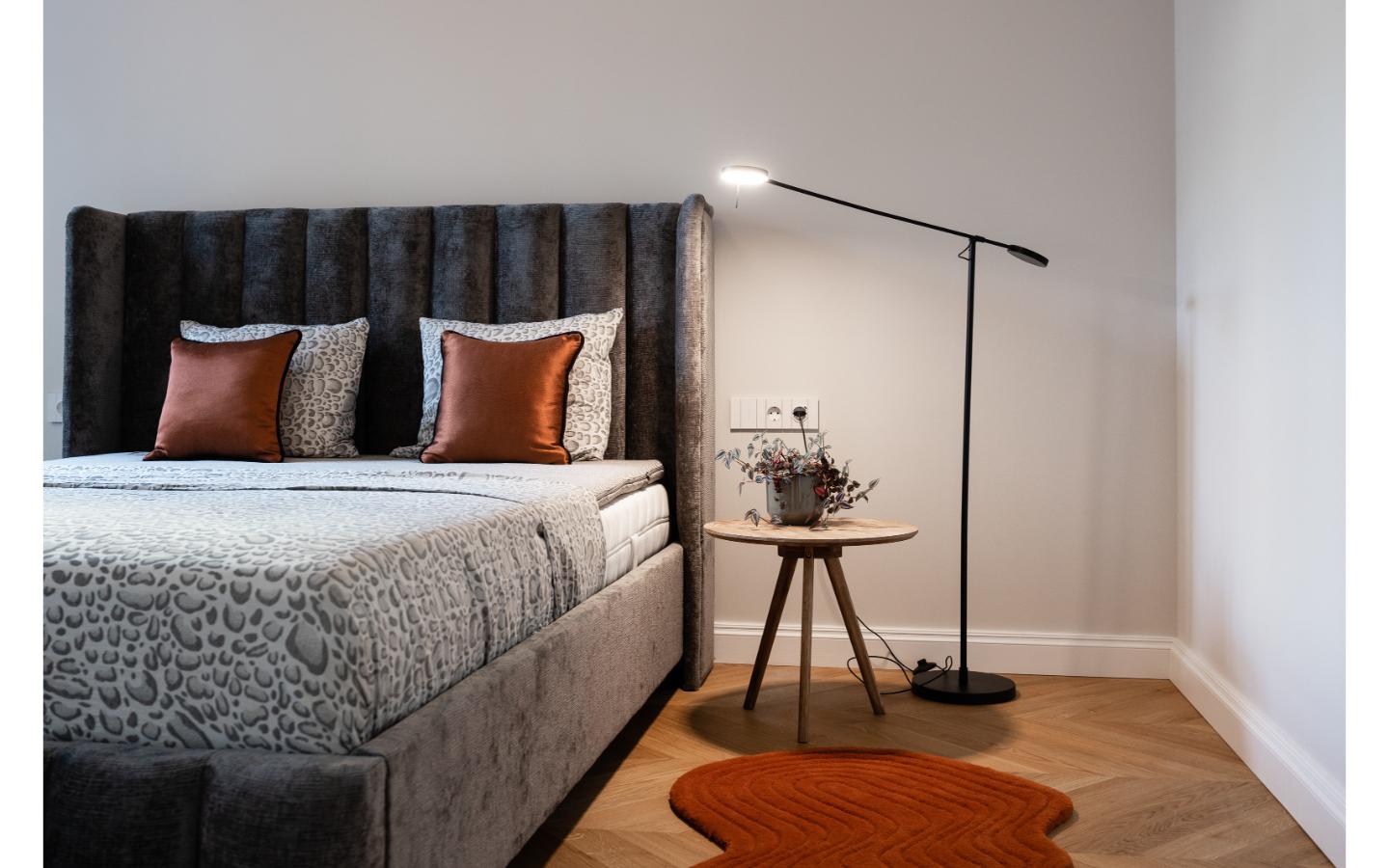 Spacious 1-Bedroom Apartment with Views of Bastejkalns Park, Pflūga House