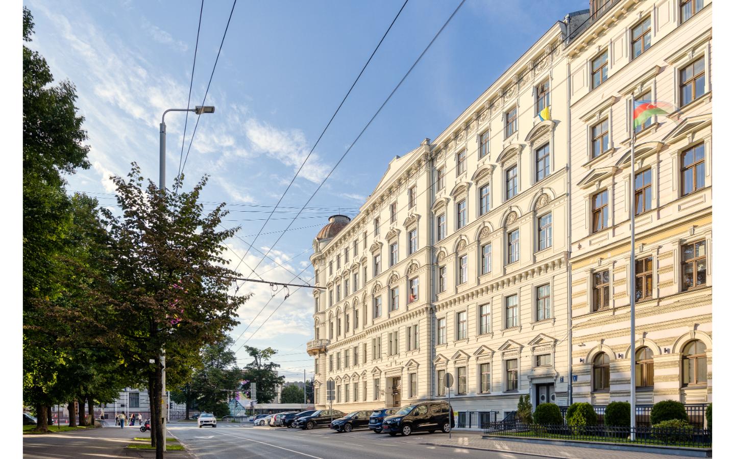 Spacious 1-Bedroom Apartment with Views of Bastejkalns Park, Pflūga House